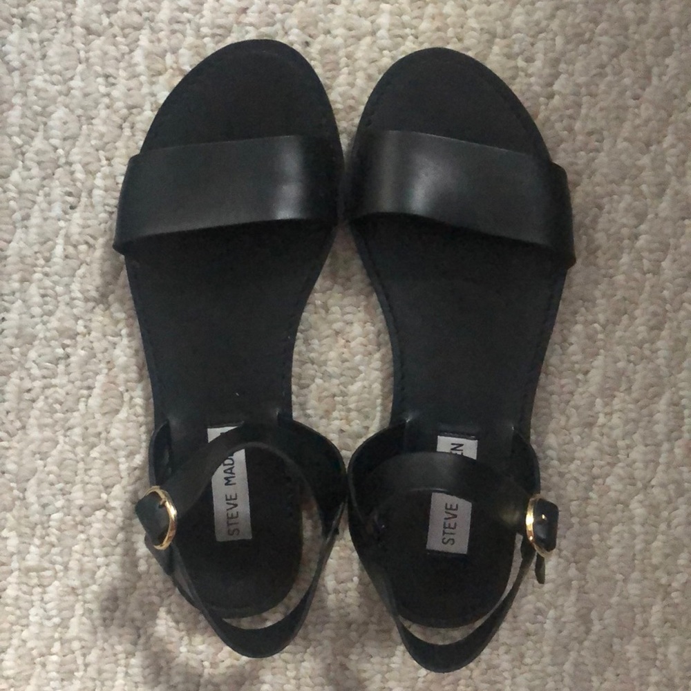 Steve Madden Donddi Flat Sandals